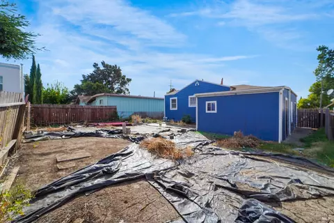 Exterior - 214 12th St, Vallejo, CA 94590 photo 4 of 5