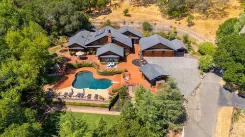 80 Chamberlain Ave, Novato, CA 94947