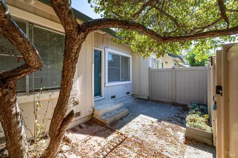 1082 Civic Center Dr, Rohnert Park, CA 94928