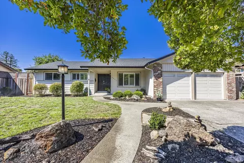 6431 Bridgewood Dr, Santa Rosa, CA 95409