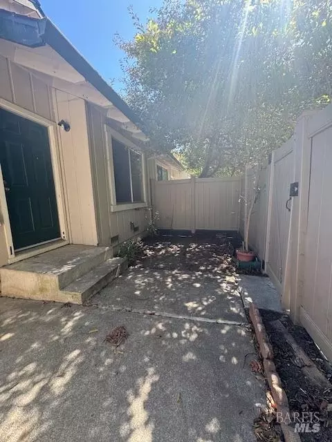1084 Civic Center Dr, Rohnert Park, CA 94928