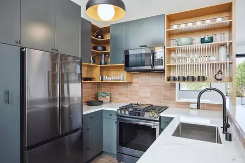 Kitchen - 20970 Heron Dr, Bodega Bay, CA 94923 photo 2 of 6
