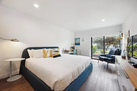 Bedroom - 20970 Heron Dr, Bodega Bay, CA 94923 photo 1 of 9