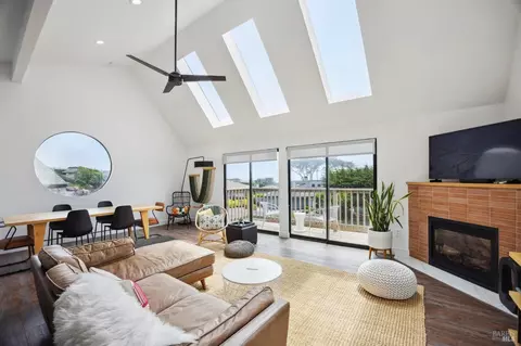 Living - 20970 Heron Dr, Bodega Bay, CA 94923 photo 5 of 9