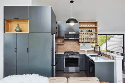 Kitchen - 20970 Heron Dr, Bodega Bay, CA 94923 photo 4 of 6