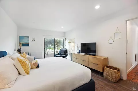 Bedroom - 20970 Heron Dr, Bodega Bay, CA 94923 photo 2 of 9