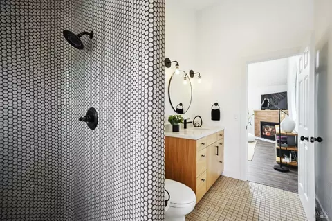 Bath - 20970 Heron Dr, Bodega Bay, CA 94923 photo 2 of 4