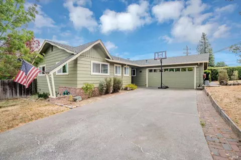 7720 Valentine Ave, Sebastopol, CA 95472