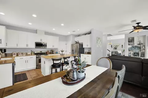 100 Carousel Way, Vacaville, CA 95688 photo 14