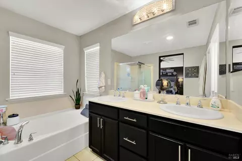 100 Carousel Way, Vacaville, CA 95688 photo 38