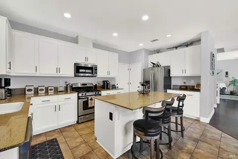 100 Carousel Way, Vacaville, CA 95688 photo 18