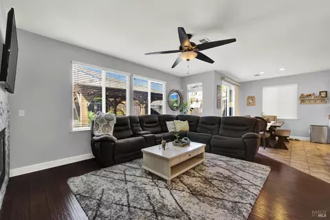 100 Carousel Way, Vacaville, CA 95688 photo 9