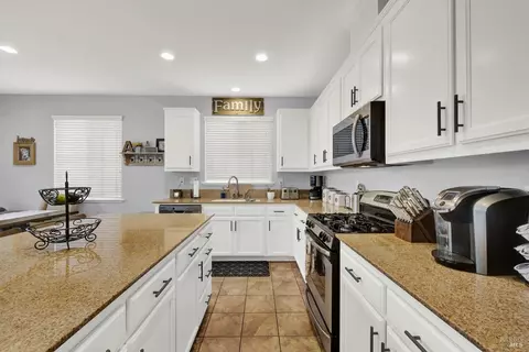 100 Carousel Way, Vacaville, CA 95688 photo 24