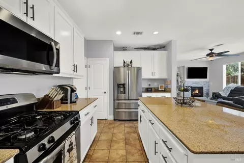 100 Carousel Way, Vacaville, CA 95688 photo 21