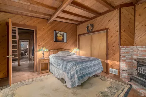 Bedroom - 4540 Moose Rd, Ukiah, CA 95482 photo 1 of 15