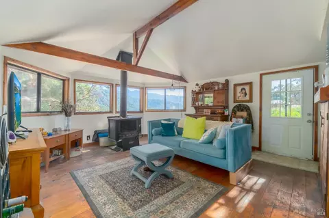 Living - 4540 Moose Rd, Ukiah, CA 95482 photo 6 of 9