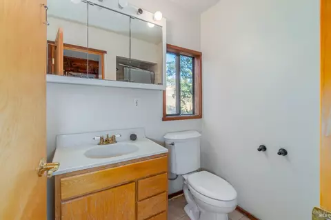 Bath - 4540 Moose Rd, Ukiah, CA 95482 photo 9 of 11