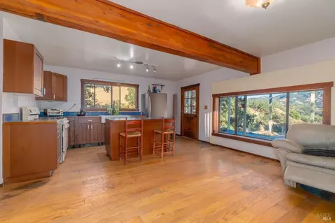 Kitchen - 4540 Moose Rd, Ukiah, CA 95482 photo 7 of 9