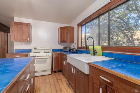 Kitchen - 4540 Moose Rd, Ukiah, CA 95482 photo 8 of 9