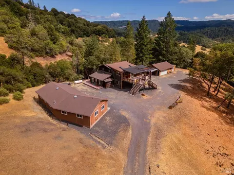 4242 Canyon Rd, Willits, CA 95490