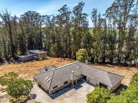 8933 Poplar Ave, Cotati, CA 94931