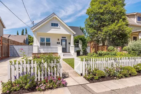 439 Piper St, Healdsburg, CA 95448