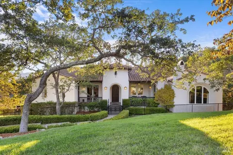 124 Stonetree Ln, Novato, CA 94945