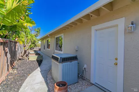 1045 Sandhurst Dr, Vallejo, CA 94591 photo 33