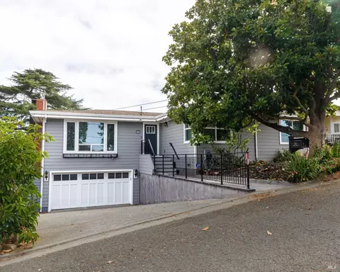 260 Scenic Dr, Vallejo, CA 94591