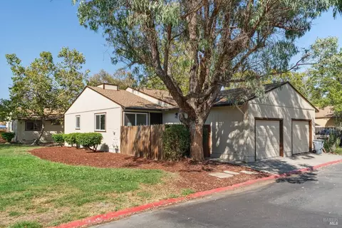 726 Agnew Pl, Santa Rosa, CA 95401