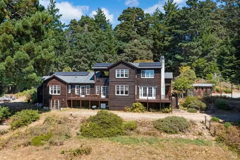 46340 Iversen Rd, Gualala, CA 95445