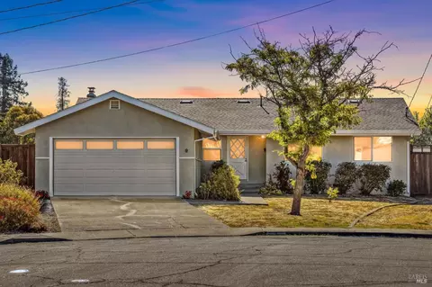 9 Lombardi Ct, Petaluma, CA 94954
