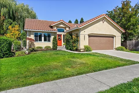 2221 Sunlit Ann Dr, Santa Rosa, CA 95403