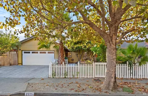 2325 Mandarin Ln, Santa Rosa, CA 95401