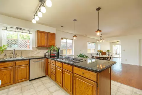 1051 4th St, Novato, CA 94945