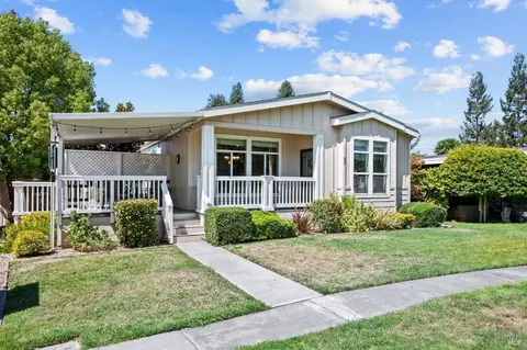 30 Shamrock Cir, Santa Rosa, CA 95403