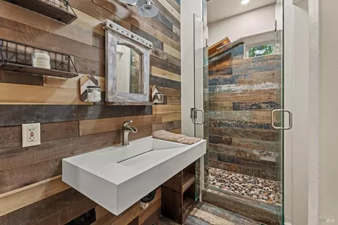 Bath - 27101 Bear Ter, Willits, CA 95490 photo 4 of 5