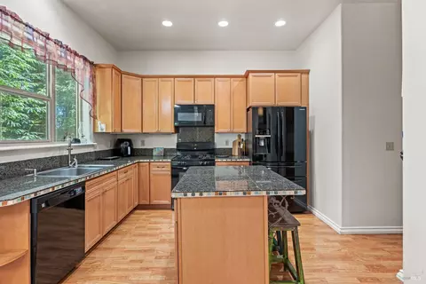 Kitchen - 27101 Bear Ter, Willits, CA 95490 photo 3 of 3