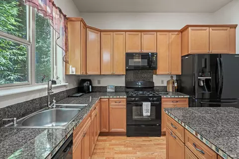 Kitchen - 27101 Bear Ter, Willits, CA 95490 photo 2 of 3