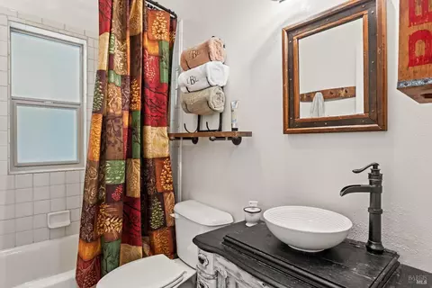Bath - 27101 Bear Ter, Willits, CA 95490 photo 3 of 5