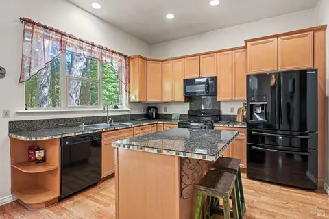 Kitchen - 27101 Bear Ter, Willits, CA 95490 photo 1 of 3