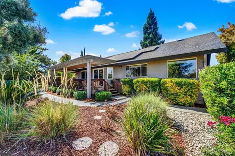 225 Bighorn Ct, Vacaville, CA 95687