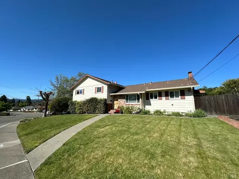 1441 Prentice Dr, Healdsburg, CA 95448 photo 2