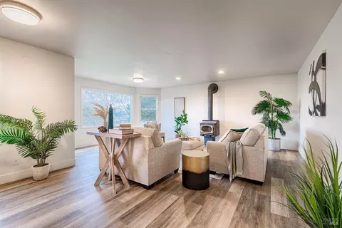 Living - 6802 Grove St, Cotati, CA 94931 photo 4 of 11
