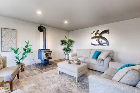 Living - 6802 Grove St, Cotati, CA 94931 photo 9 of 11