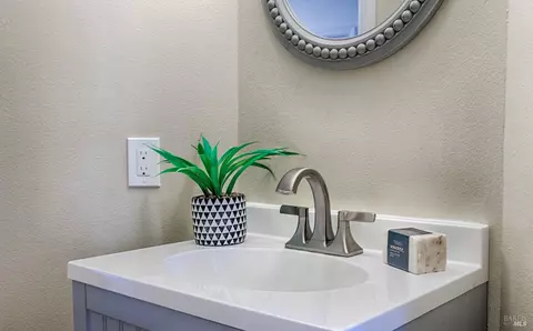 Bath - 6802 Grove St, Cotati, CA 94931 photo 3 of 10