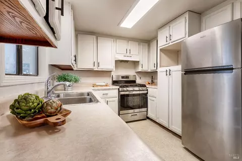 Kitchen - 6802 Grove St, Cotati, CA 94931 photo 11 of 11