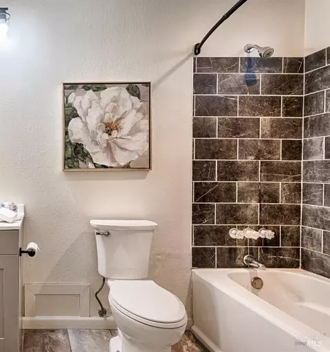 Bath - 6802 Grove St, Cotati, CA 94931 photo 9 of 10