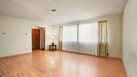 Living - 4433 Walters Rd, Fairfield, CA 94533 photo 3 of 3