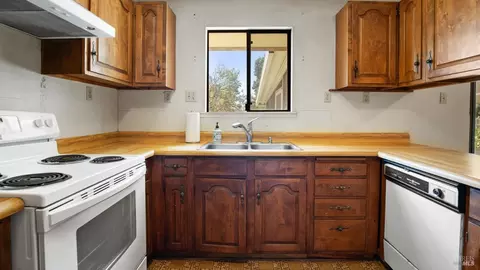 Kitchen - 4433 Walters Rd, Fairfield, CA 94533 photo 2 of 4